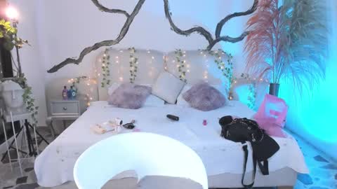 Lady  online show from October 14, 2025, 5:08 am