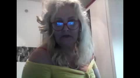 ladyvybe online show from April 3, 2026, 5:44 pm