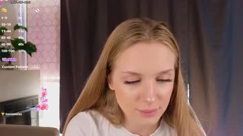 Snapshot of lafeti chatting on November 22, 2025, 7:29 am Lilia online show from November 22, 2025, 7:29 am