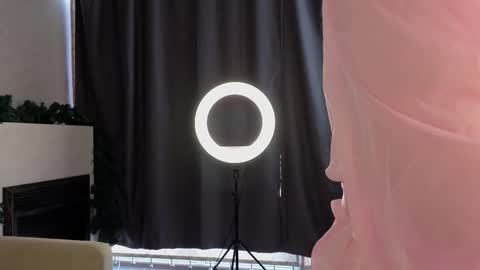 Snapshot of lafeti chatting on December 17, 2025, 6:08 am Lilia online show from December 17, 2025, 6:08 am