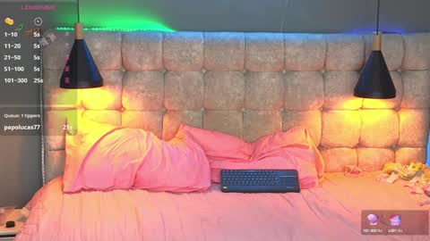 Snapshot of laia_and_aloby chatting on December 4, 2024, 6:39 pm online show from December 4, 2024, 6:39 pm