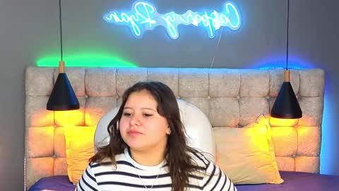 Snapshot of laia_and_aloby chatting on December 14, 2024, 3:36 pm online show from December 14, 2024, 3:36 pm