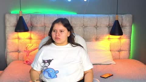 Snapshot of laia_and_aloby chatting on January 9, 2025, 3:44 pm online show from January 9, 2025, 3:44 pm