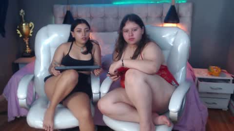 Snapshot of laia_and_aloby chatting on January 13, 2025, 8:04 pm online show from January 13, 2025, 8:04 pm