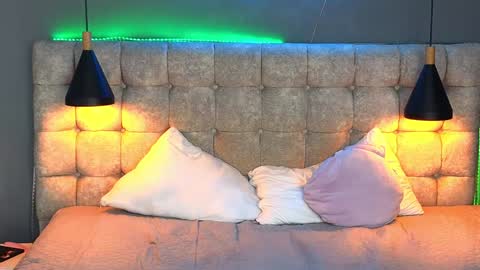 Snapshot of laia_and_aloby chatting on January 16, 2025, 6:59 pm online show from January 16, 2025, 6:59 pm
