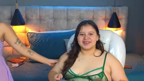 Snapshot of laia_and_aloby chatting on February 14, 2025, 10:36 pm online show from February 14, 2025, 10:36 pm