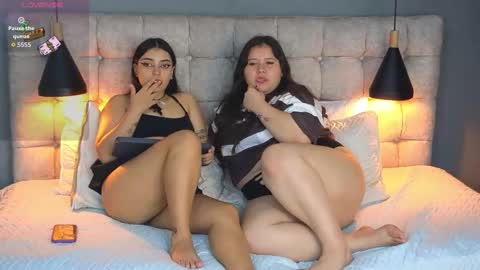 Snapshot of laia_and_aloby chatting on September 27, 2025, 11:21 pm online show from September 27, 2025, 11:21 pm