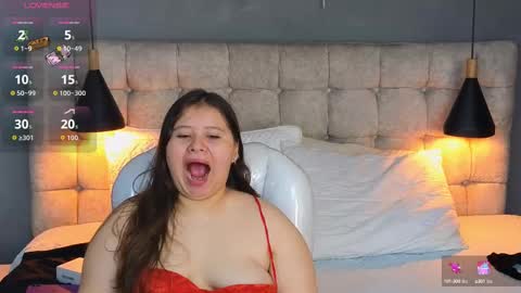 Snapshot of laia_and_aloby chatting on October 2, 2025, 10:50 pm online show from October 2, 2025, 10:50 pm