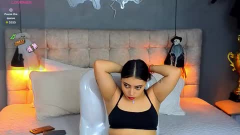Snapshot of laia_and_aloby chatting on October 13, 2025, 10:54 pm online show from October 13, 2025, 10:54 pm