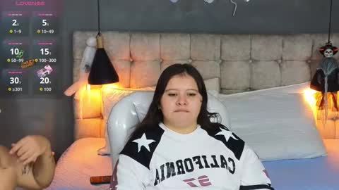 Snapshot of laia_and_aloby chatting on October 14, 2025, 10:21 pm online show from October 14, 2025, 10:21 pm
