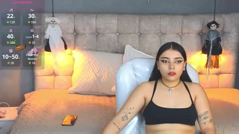 Snapshot of laia_and_aloby chatting on October 21, 2025, 10:43 pm online show from October 21, 2025, 10:43 pm