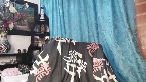 laia_hadid online show from November 20, 2025, 11:10 am