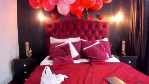 Laia  online show from February 19, 2026, 12:01 pm