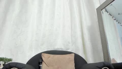 Lailacastillo online show from January 17, 2025, 1:35 pm