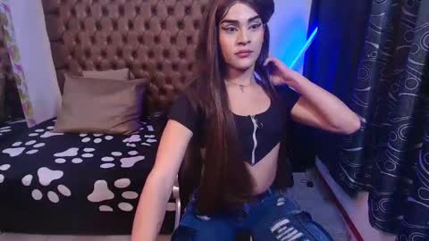 Camila online show from April 14, 2026, 8:59 pm