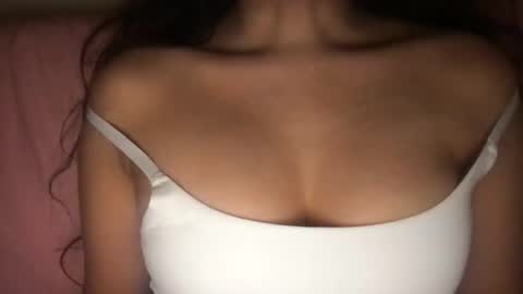 Snapshot of lailayousef chatting on December 5, 2024, 12:52 am Laila Yousef online show from December 5, 2024, 12:52 am