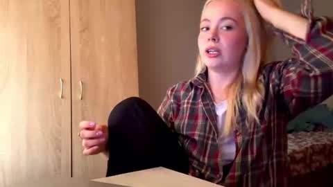 Snapshot of laino_ chatting on August 3, 2026, 4:44 pm Omilia online show from August 3, 2026, 4:44 pm