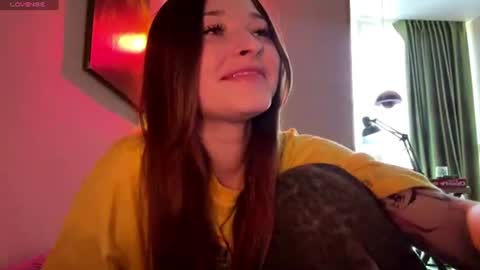 Snapshot of lakiaeskuchen chatting on June 18, 2026, 11:25 am Hello guys Im Ann online show from June 18, 2026, 11:25 am