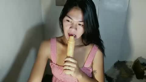 lakshmi_052704 online show from September 18, 2025, 9:28 pm