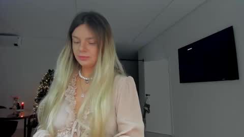 Lallie  online show from December 21, 2025, 3:19 pm