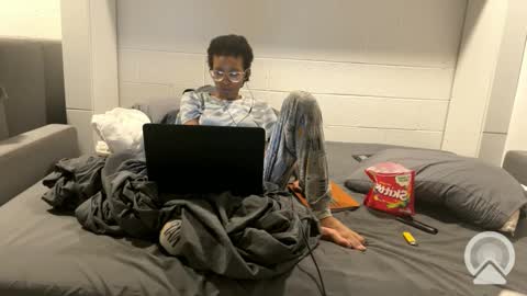 lalunevelvet online show from February 12, 2025, 7:23 am