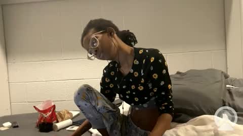 lalunevelvet online show from February 17, 2025, 4:53 am