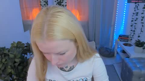 Snapshot of laly_peach chatting on June 3, 2026, 11:57 am Laly online show from June 3, 2026, 11:57 am