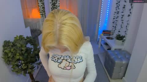 Snapshot of laly_peach chatting on June 3, 2026, 2:33 pm Laly online show from June 3, 2026, 2:33 pm