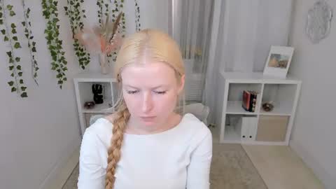 Snapshot of laly_peach chatting on July 24, 2026, 7:50 am Laly online show from July 24, 2026, 7:50 am