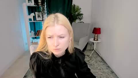 Snapshot of laly_peach chatting on July 30, 2026, 6:34 am Laly online show from July 30, 2026, 6:34 am