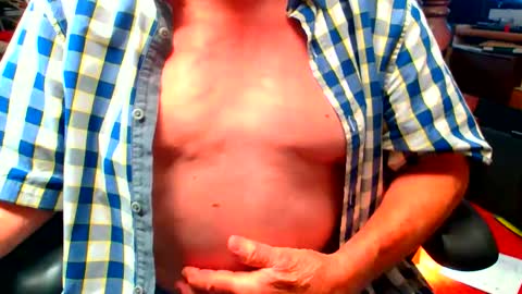 lamarbrazil online show from April 15, 2026, 8:42 pm