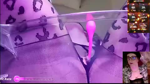 Lana online show from November 22, 2025, 9:19 am