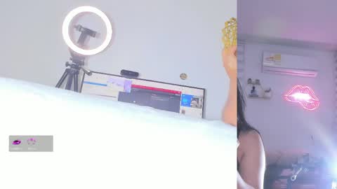 Lana online show from April 21, 2026, 9:04 am