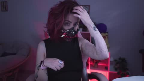 just call me Lana  and her security online show from February 7, 2025, 8:11 am