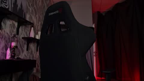 just call me Lana  and her security online show from November 29, 2025, 11:57 am