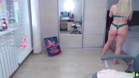 Lana online show from November 14, 2025, 7:40 am