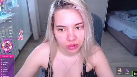 Lana online show from April 26, 2026, 5:05 am