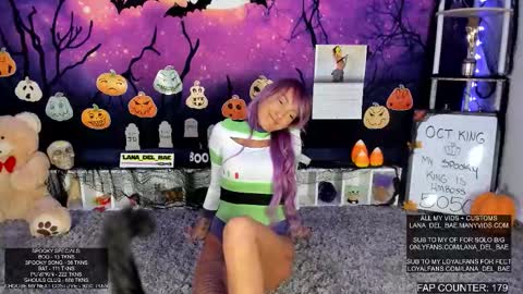 Lana Del Bae online show from October 28, 2025, 2:04 am