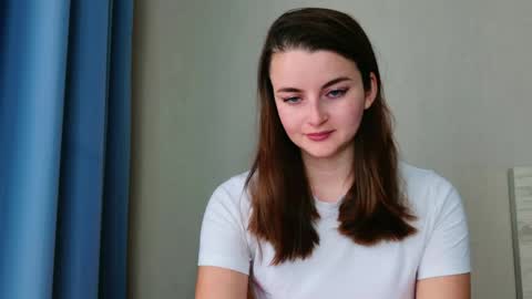 lana_gl online show from May 26, 2026, 6:42 am