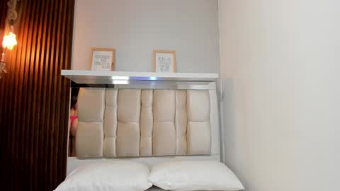 Lana     igauroraaaaaaaaa 1 online show from February 21, 2025, 2:50 am