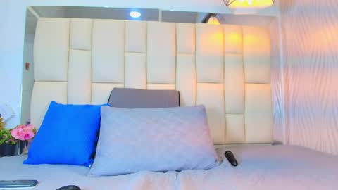 Vanessa  online show from April 20, 2026, 1:25 pm