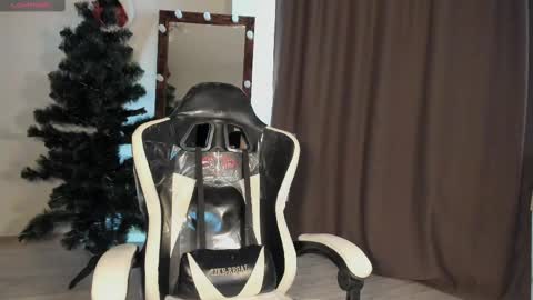 Lana online show from March 4, 2025, 8:57 am