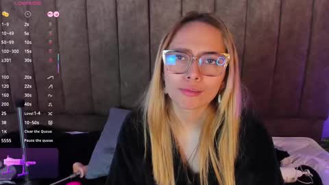 Lana online show from November 9, 2025, 3:43 pm