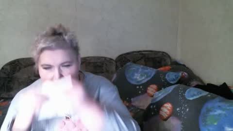 lanacat555 online show from April 18, 2026, 7:07 pm