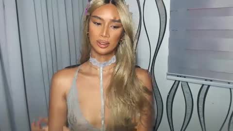 Lana online show from February 16, 2025, 2:54 pm