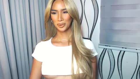 Lana online show from February 19, 2025, 4:01 am