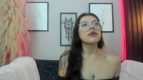 Lana online show from April 19, 2026, 12:37 pm