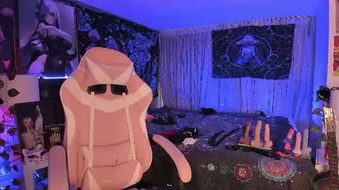 L A N A  online show from March 7, 2025, 10:43 pm