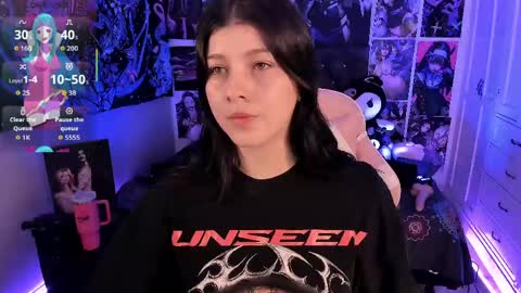 LanaKyutt666 online show from June 3, 2026, 11:32 pm
