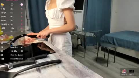 Lana online show from March 6, 2025, 3:02 pm